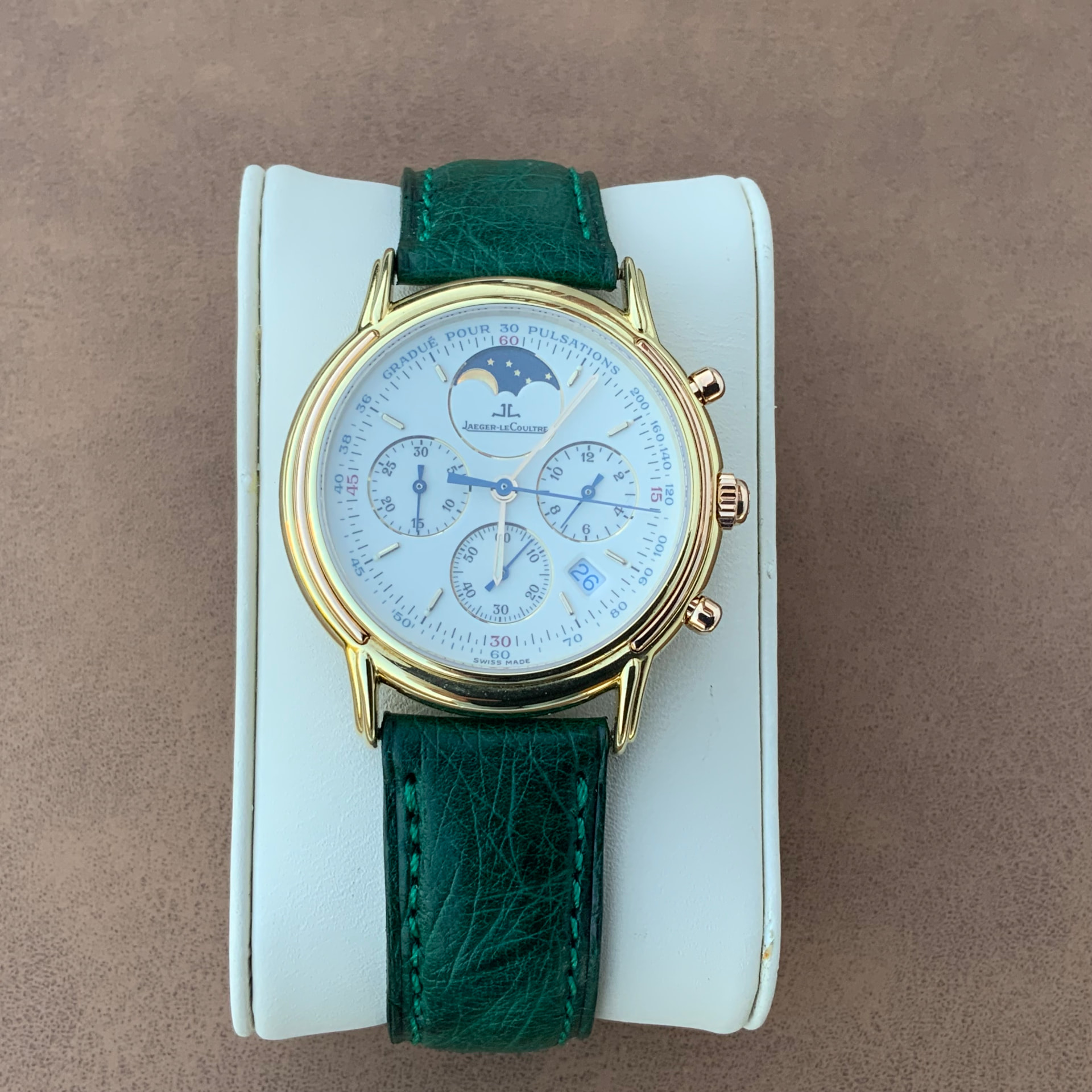 Jaeger-LeCoultre chronograph moonphase in yellow gold with white pulsations dial