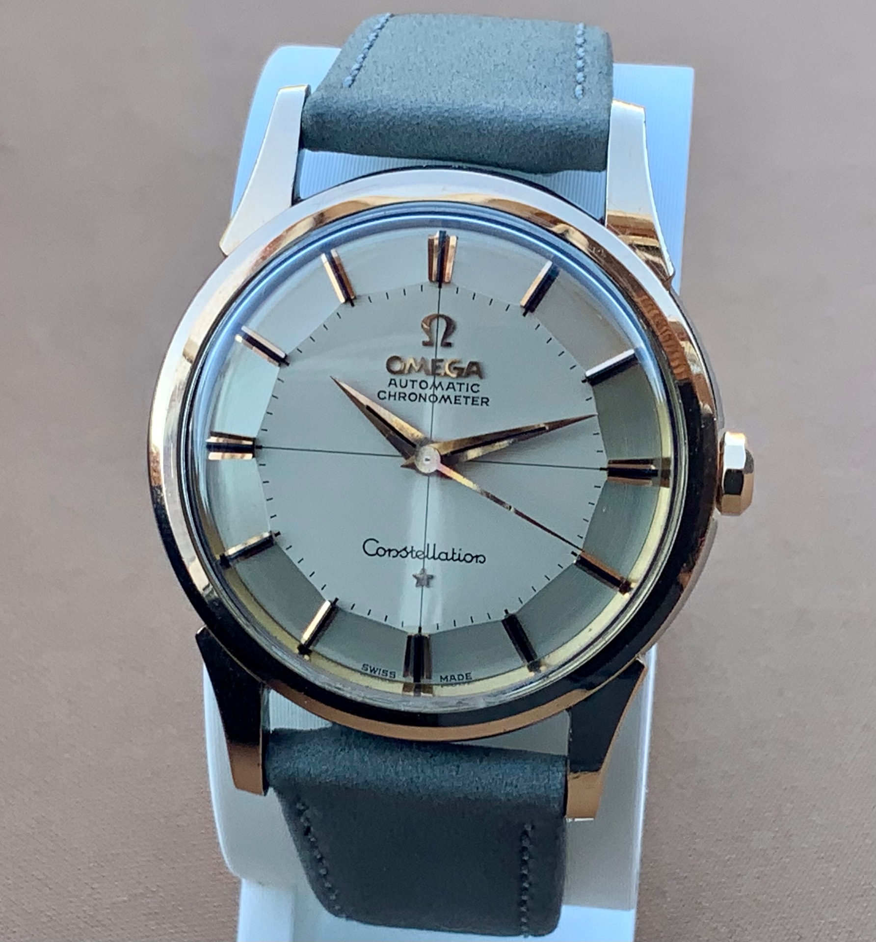 Omega Constellation Pie-Pan, two-tone dial, frontal view