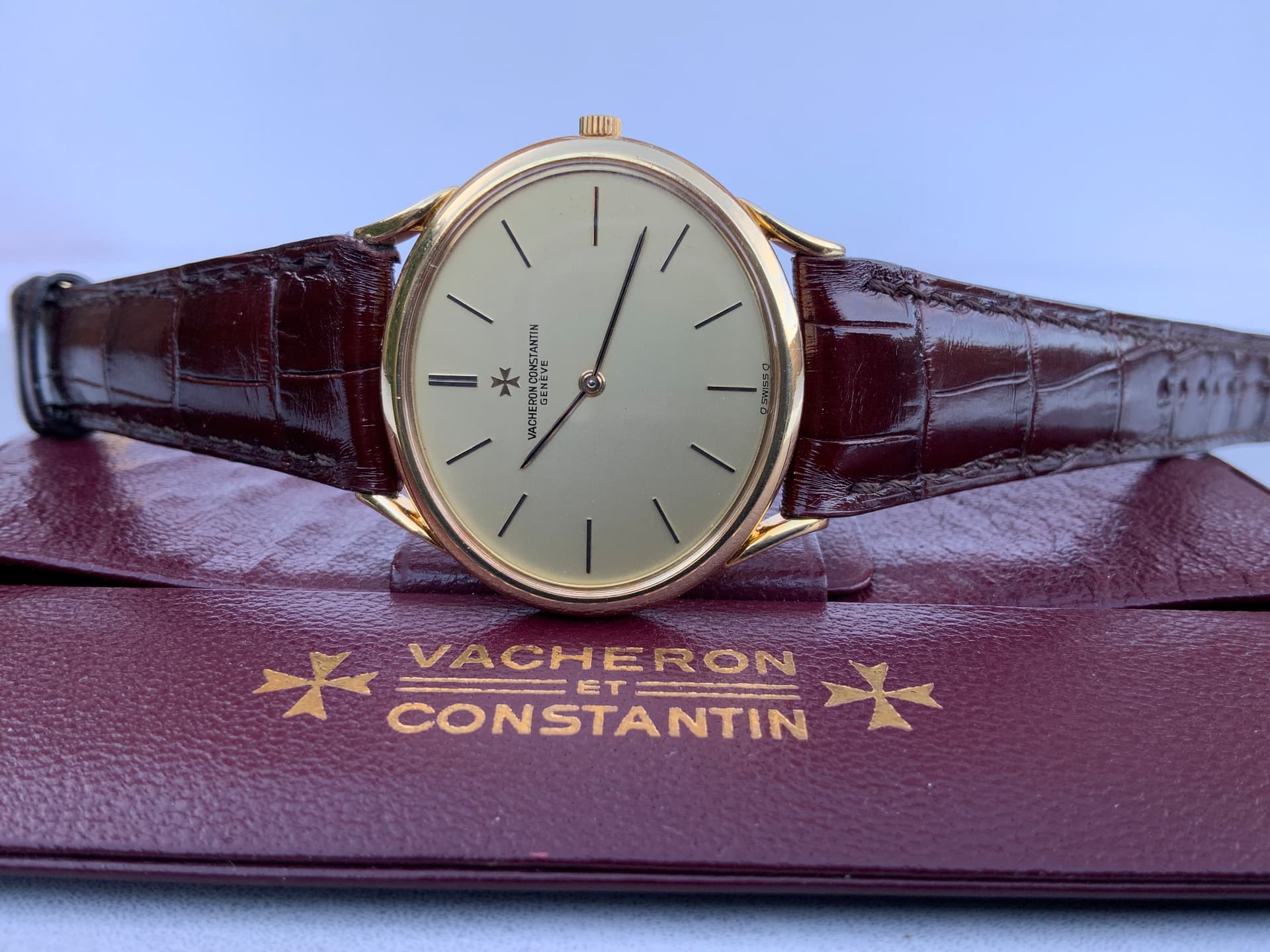 Vacheron Constantin ultra-thin dress watch in 18k yellow gold on brown crocodile strap
