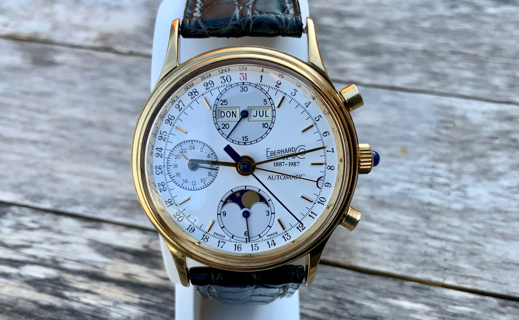 Eberhard & Co. Chronograph Triple Date Moonphase, 100th Anniversary Limited Edition, frontal view of white dial