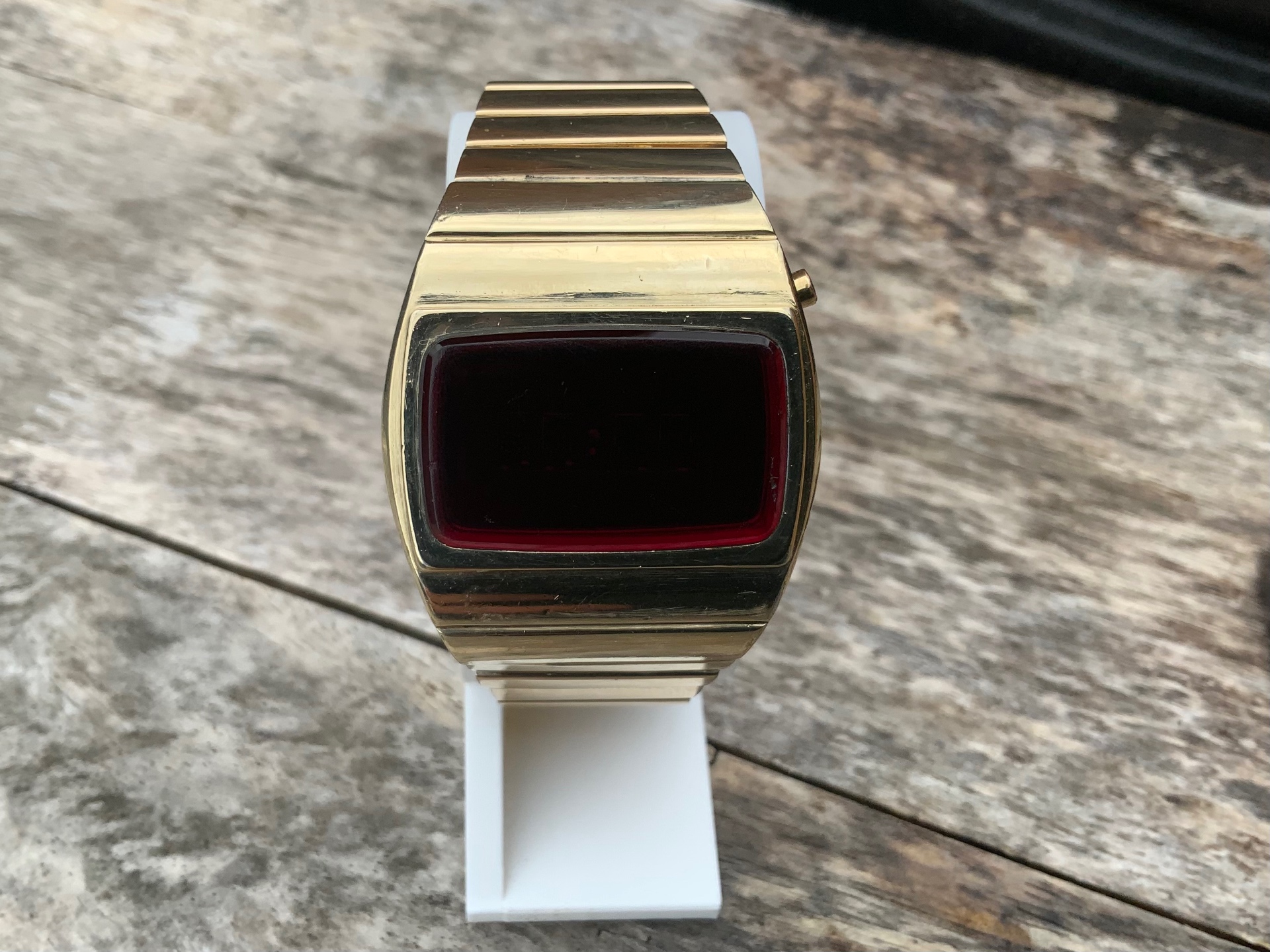 Omega Constellation Time Computer TC1, frontal view of LED display